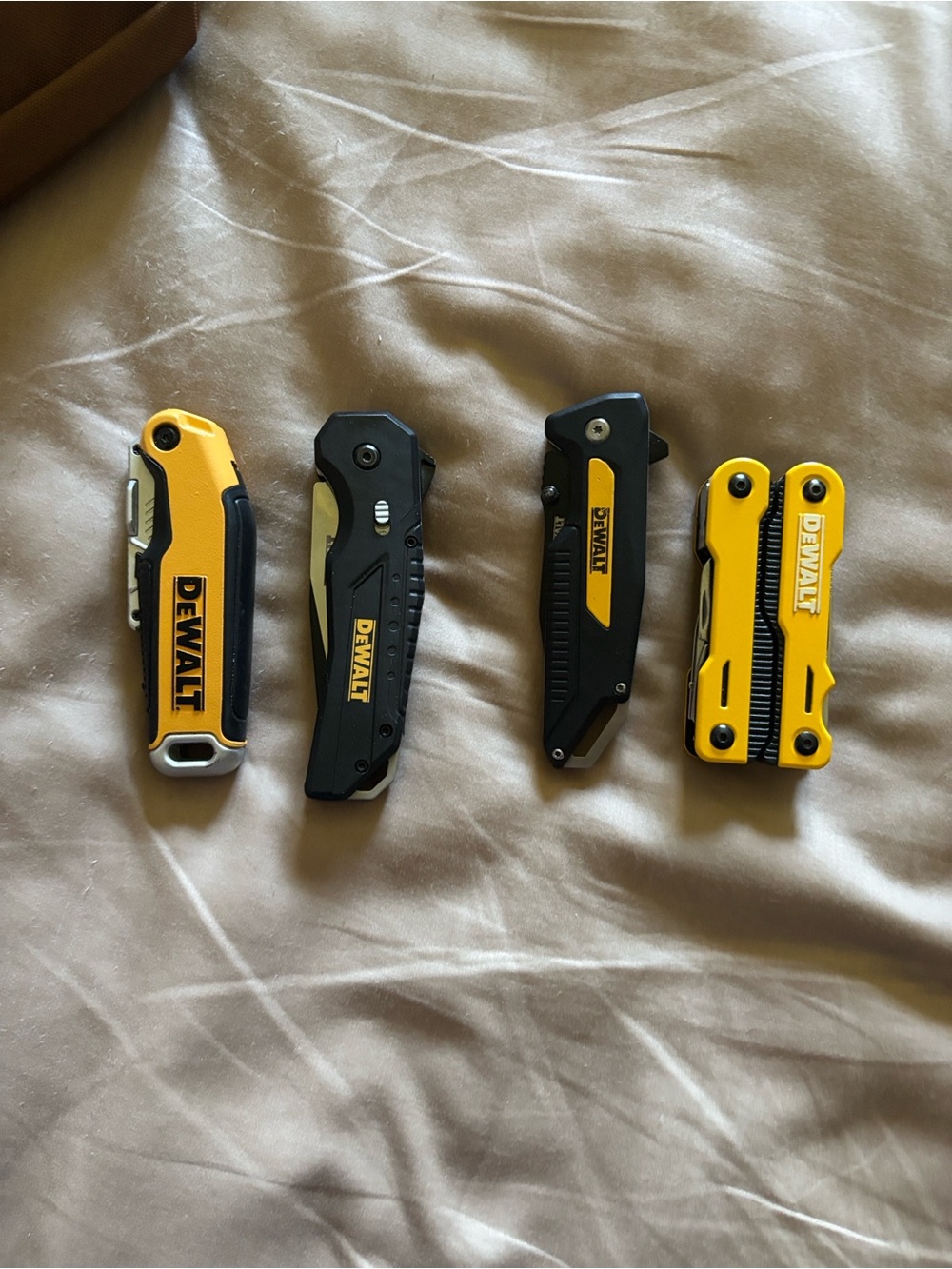 DEWALT kids Folding Utility Knife Set - Yellow & Black
